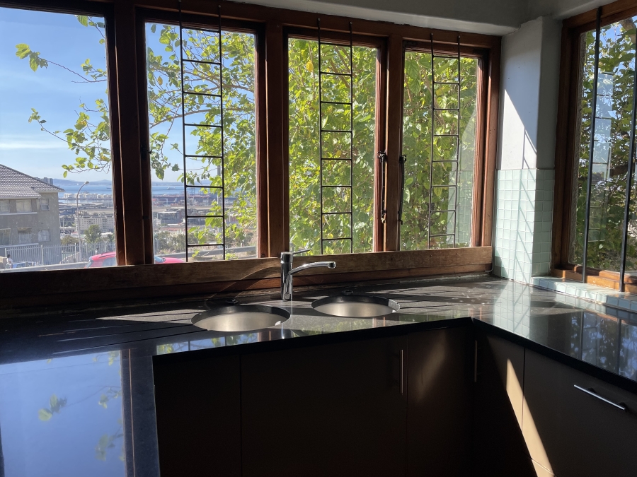 To Let 3 Bedroom Property for Rent in Vredehoek Western Cape